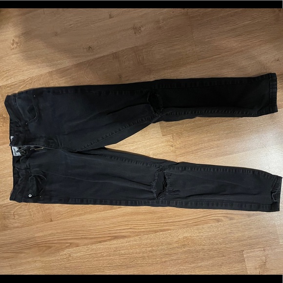 black jeans with knee rips - Picture 1 of 3